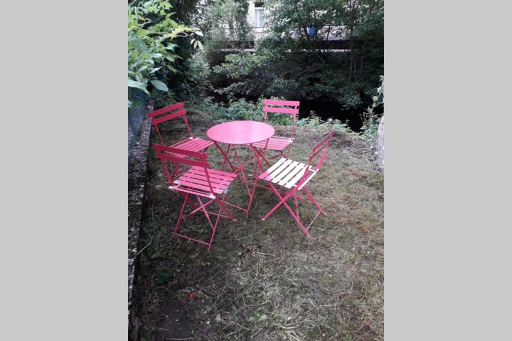 Loft Haut De Gamme Centre Montargis, Place De Parking, Local A Velos, Linge De Lits Et Serviettes, Coin Riviere Amenage, Hamac, Epicerie, Velos En Option, Tout Confort Jusqu'A 4 Voyageurs 외부 사진